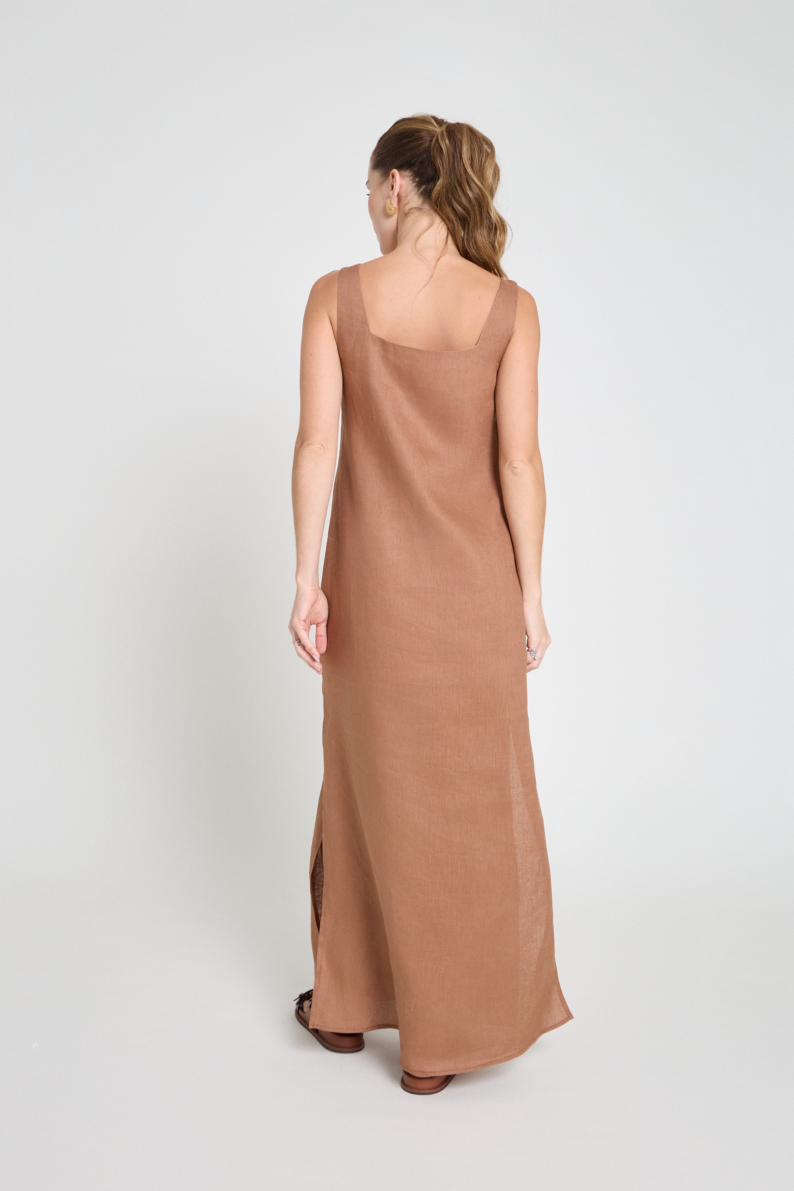 Vestido em linho - Mocha