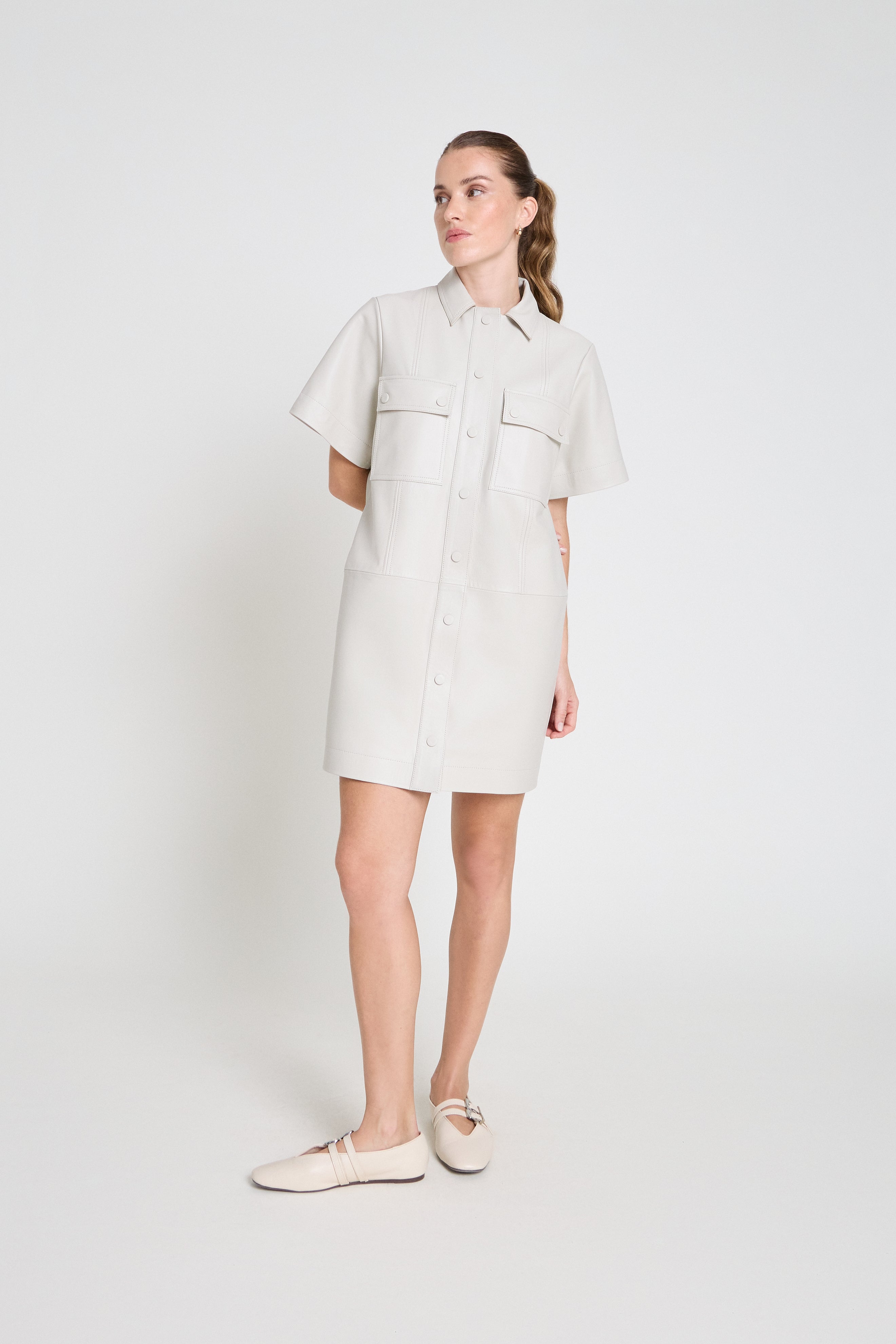Vestido de couro bolso cargo - Off white