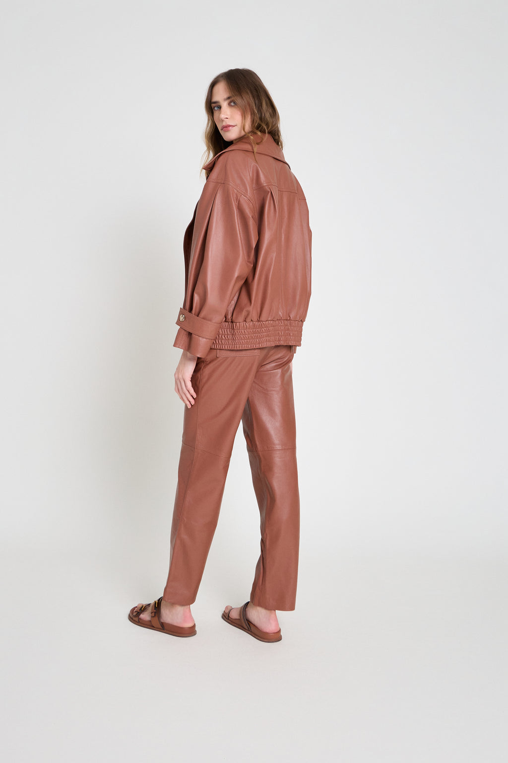 Calça em couro - Mocha