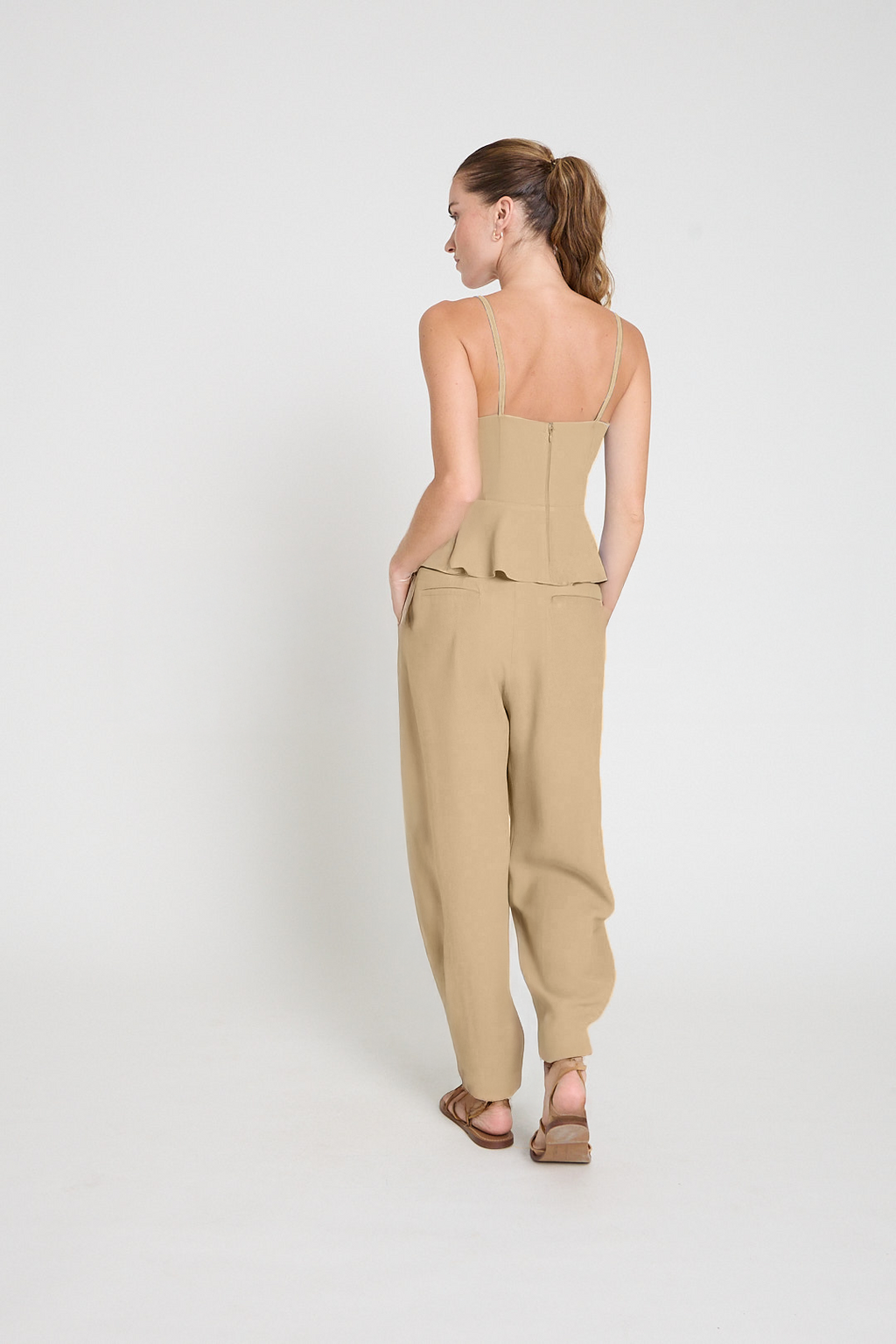 Blusa em crepe alça fina - Camelo
