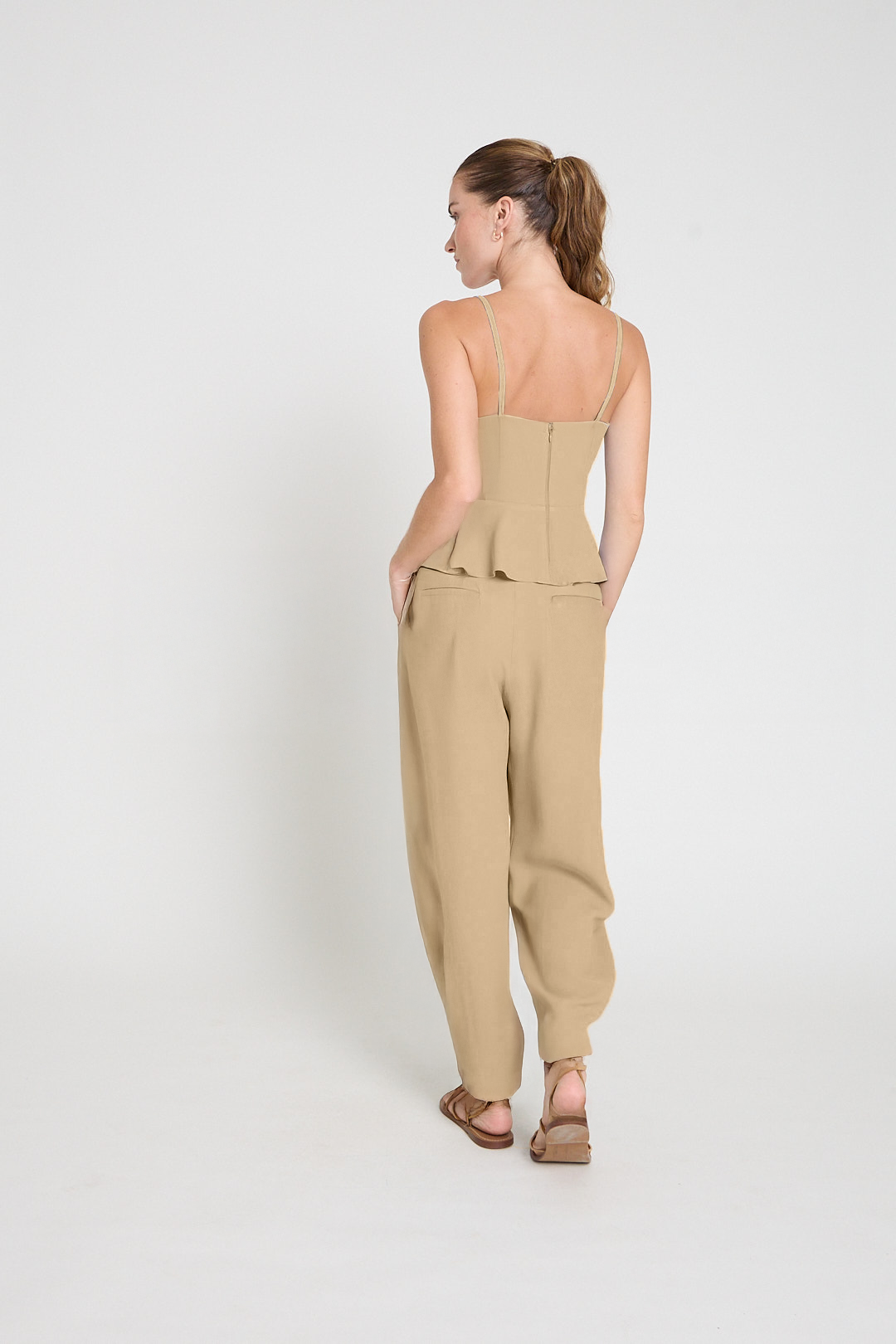 Blusa em crepe alça fina - Camelo