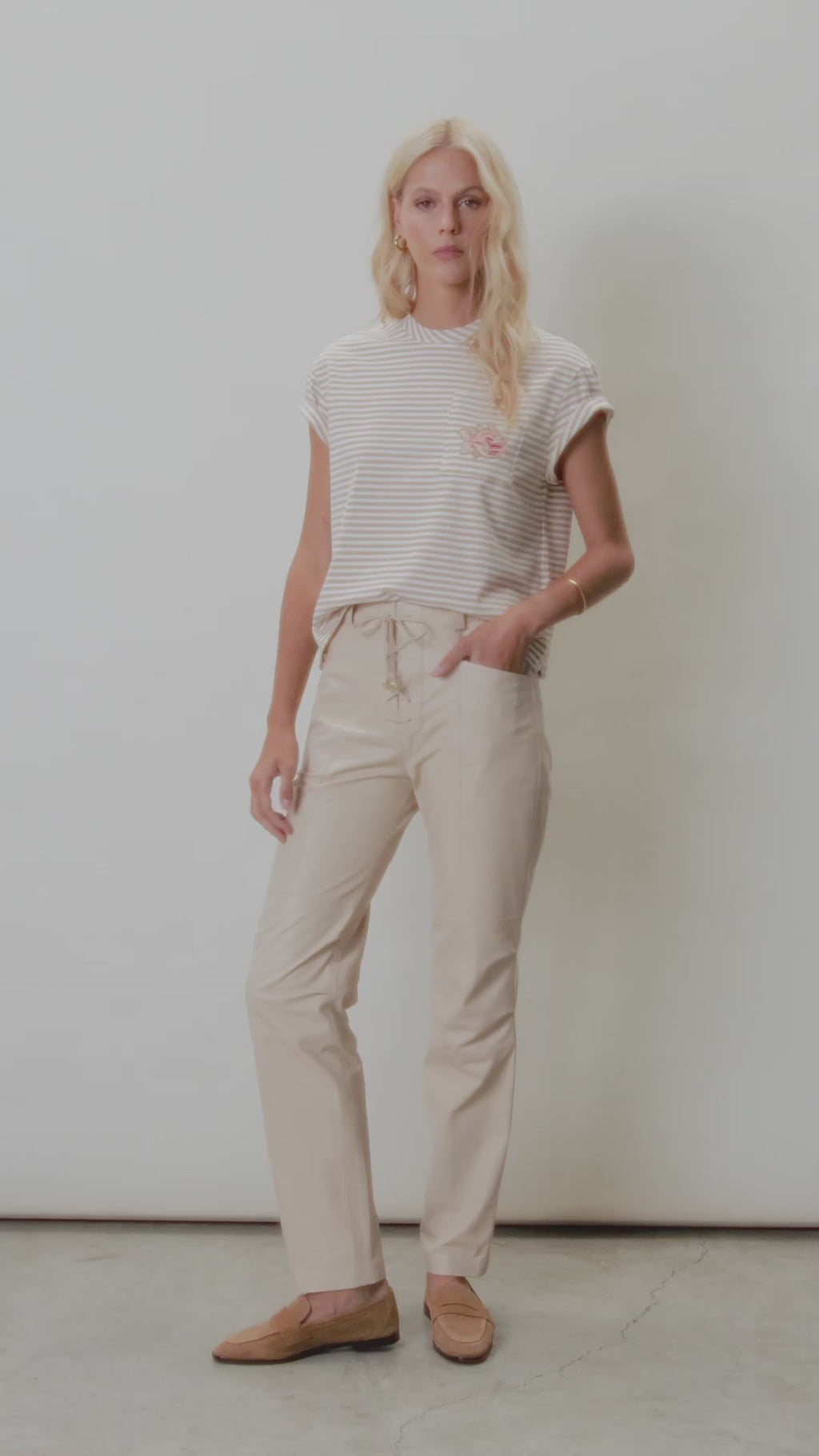Calça De Couro Com Amarração - Bege