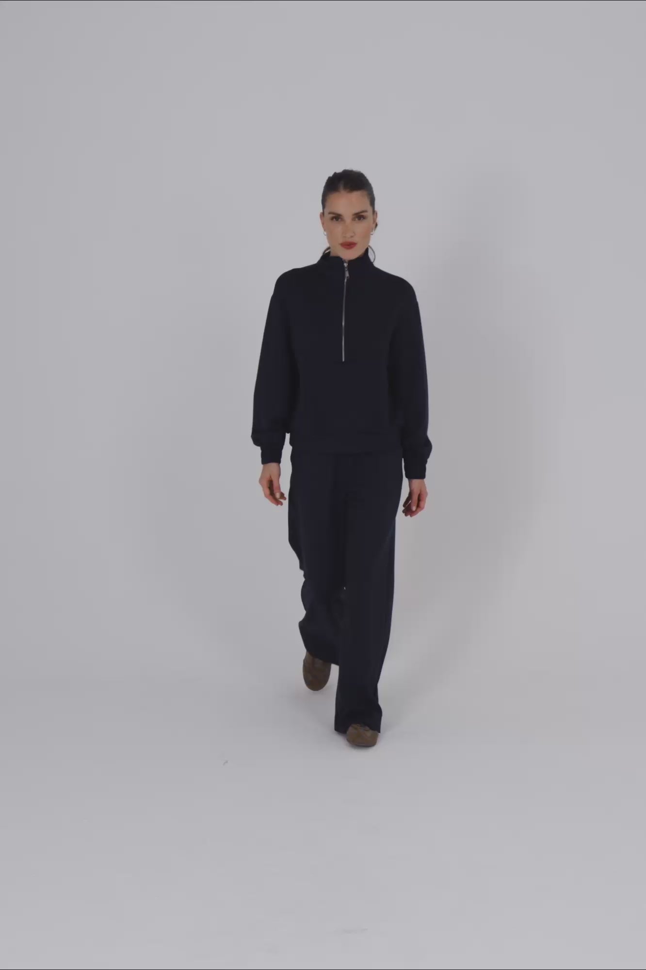 Calça reta em malha de viscose - Marinho