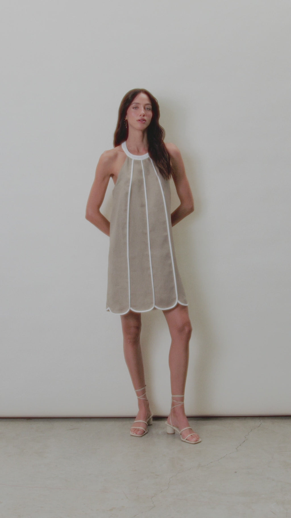 Vestido Curto De Linho Com Detalhe Bicolor - Bege