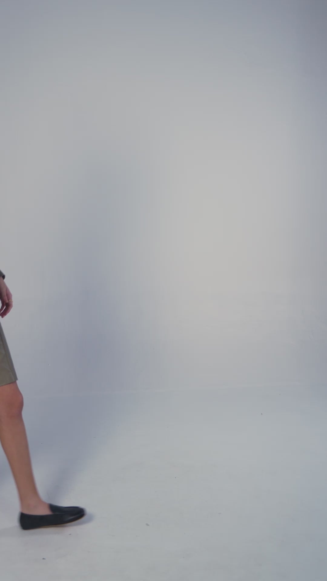 Bermuda em Couro - Kahki