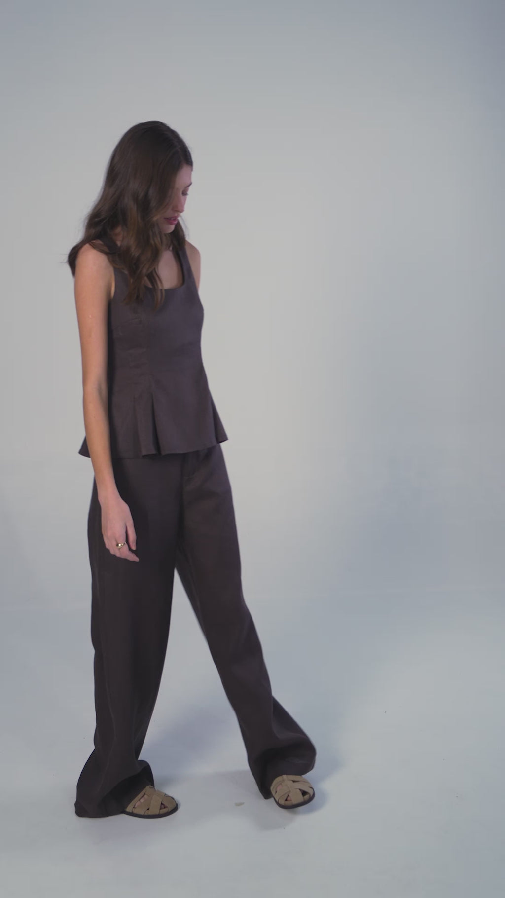 Blusa em Linho sem manga - Marrom