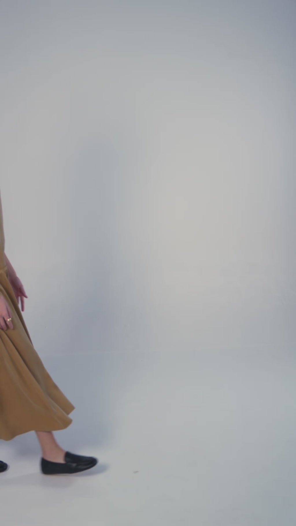 Vestido em Cupro - Bege Amêndoa